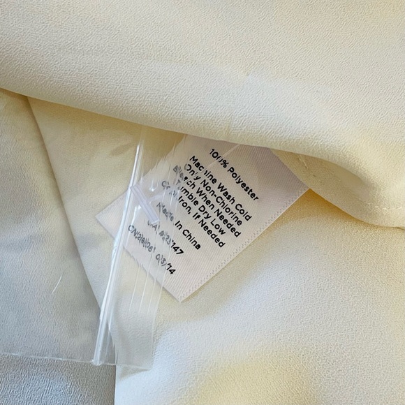 TALBOTS Short Sleeve Lightweight V Neck Front Pocket Blouse Top Cream Ivory 18P - Picture 10 of 10